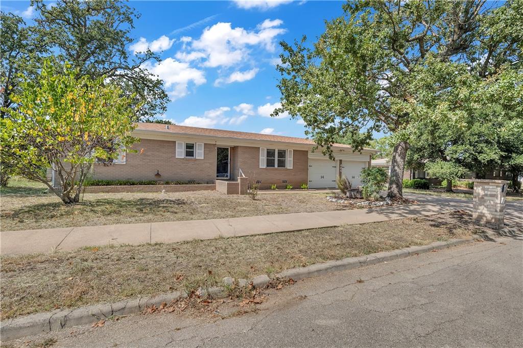 404 Oak St Property Photo