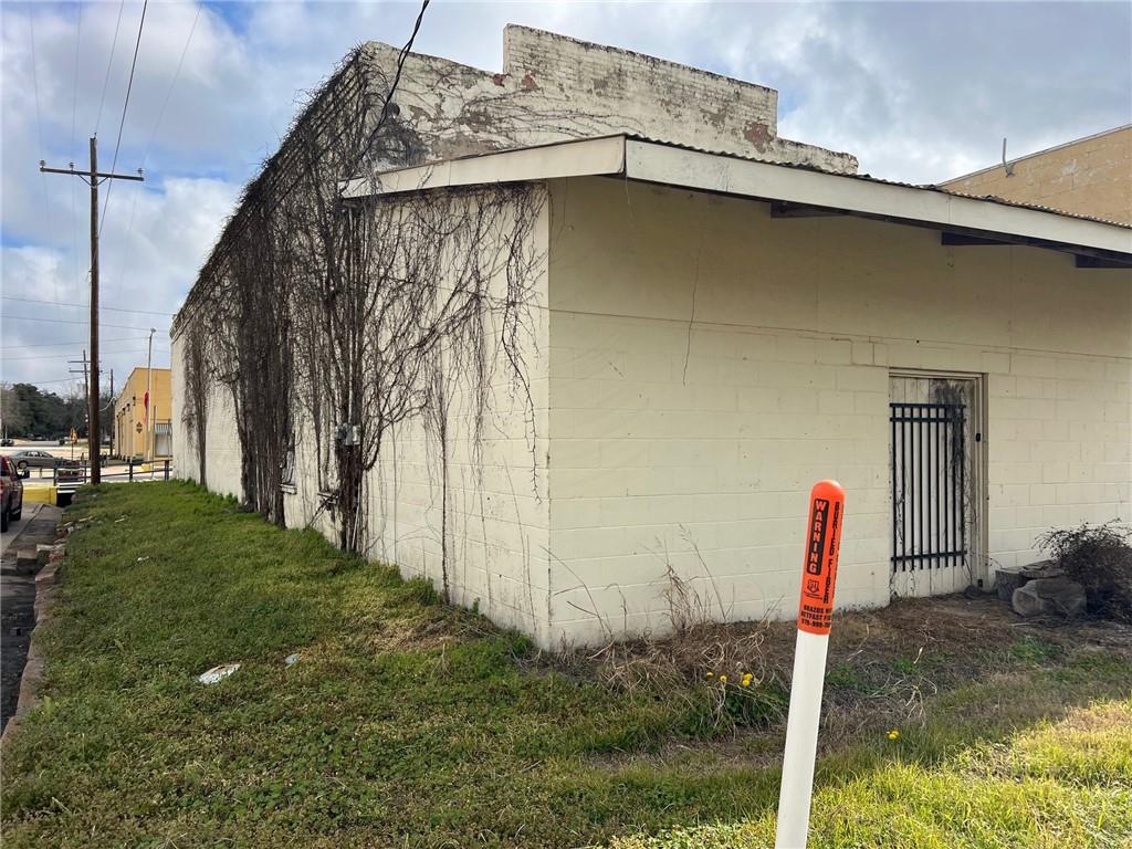 501 S Main Highway Property Photo 3