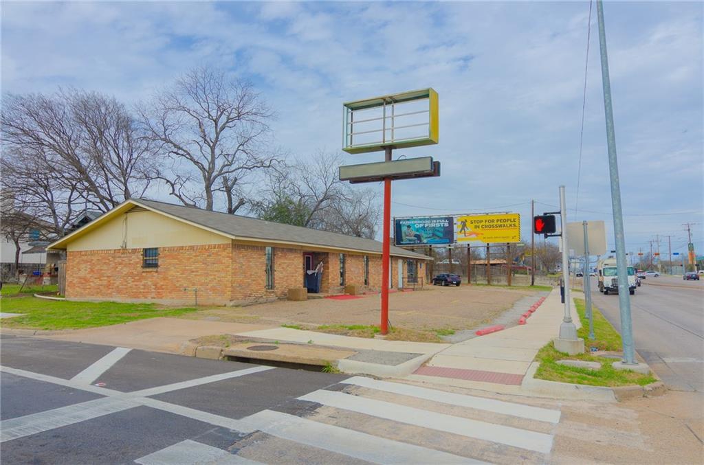 1723 W Waco Drive Property Photo