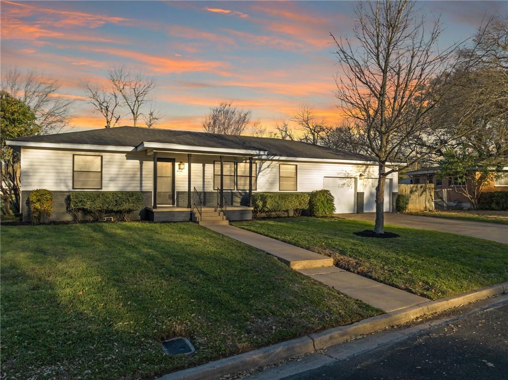 2124 Huntington Dr Property Photo
