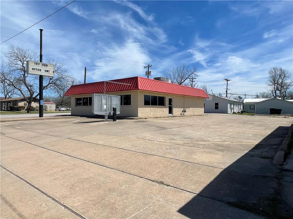 616 E Texas Avenue Property Photo 1