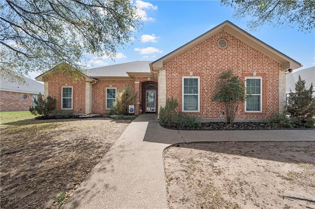 1208 Heritage Way Dr Property Photo 2