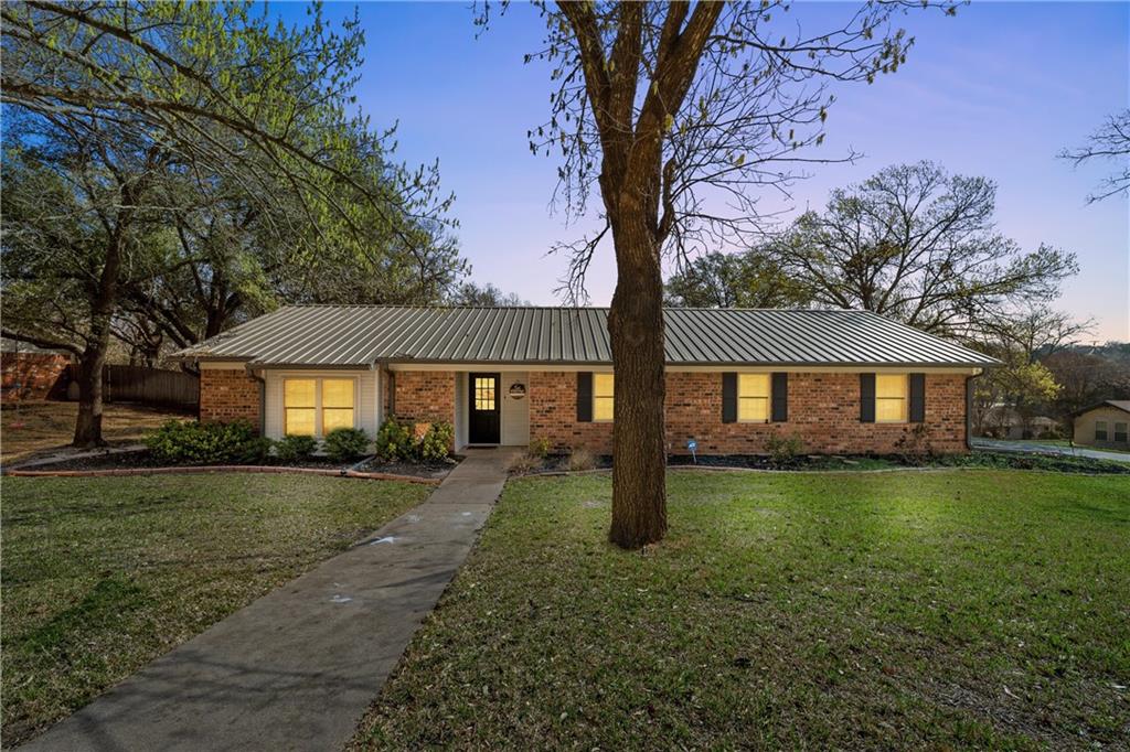 701 Clarence Drive Property Photo