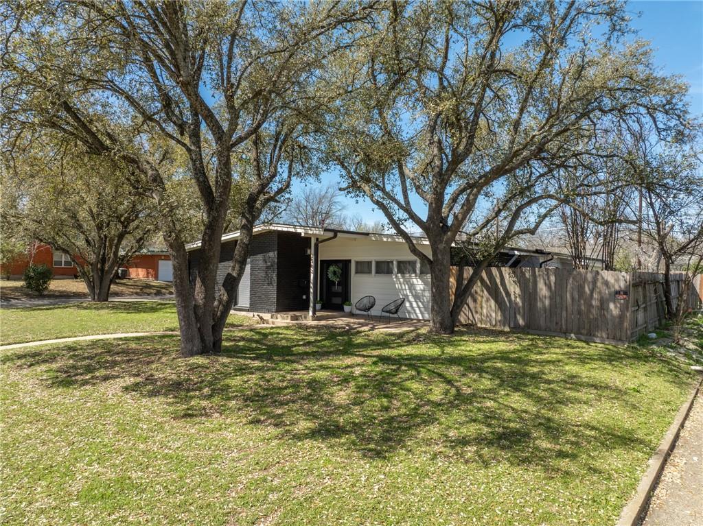 802 Fannin Loop Property Photo