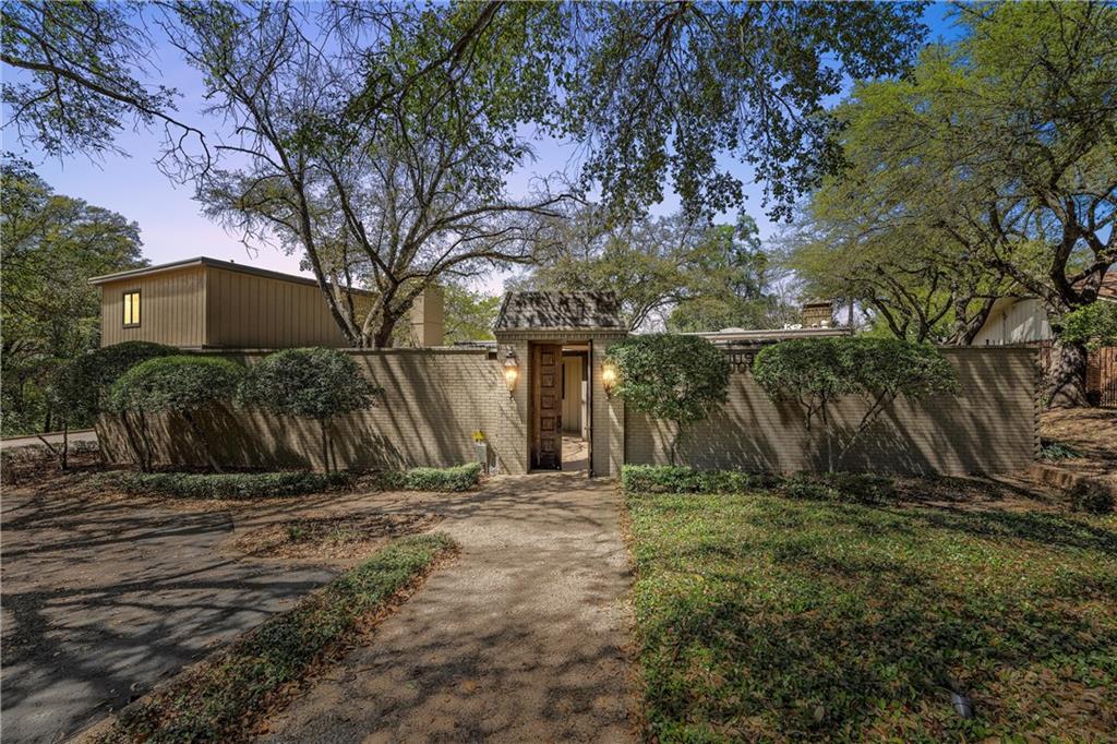 5009 Lockwood Drive Property Photo 1