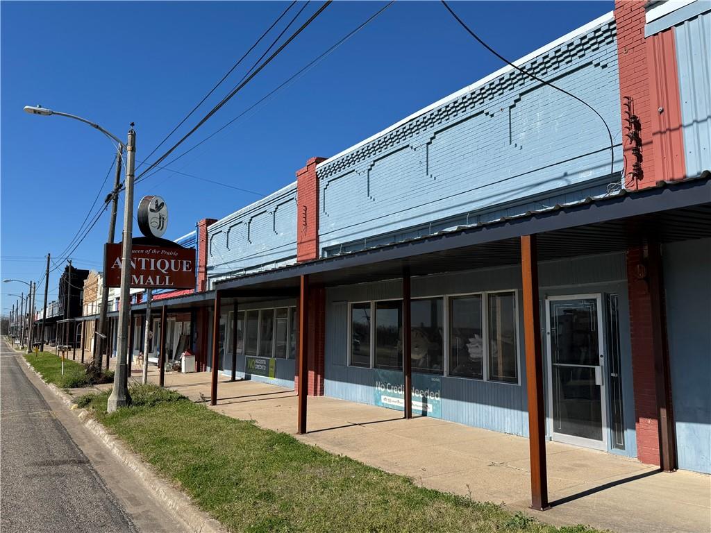 208 E Gassaway Avenue Property Photo 1