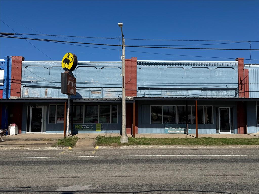 208 E Gassaway Avenue Property Photo 4