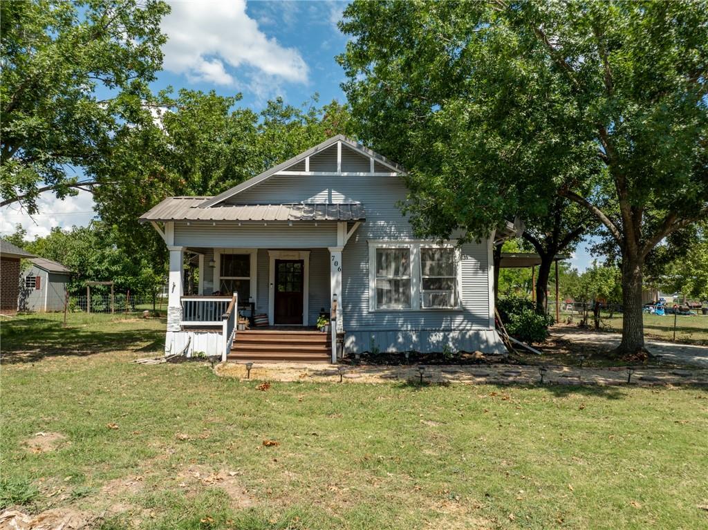 706 E Gassaway Property Photo