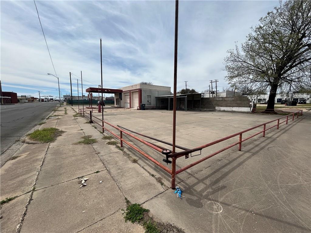 1525 Franklin Avenue Property Photo 2