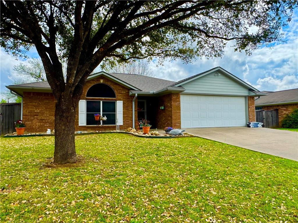 203 Oakwood Drive Property Photo 1