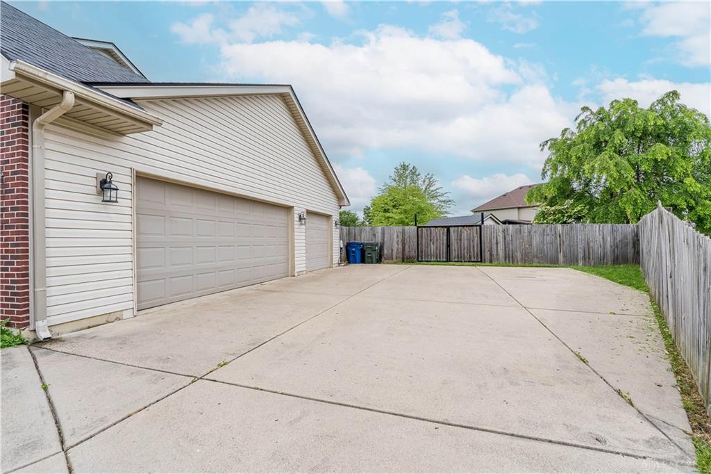 4553 Larch Tree Court Property Photo 6