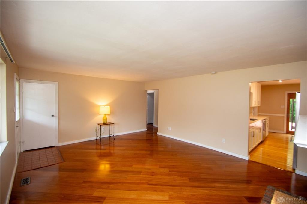 211 Lawndale Ave Property Photo 4