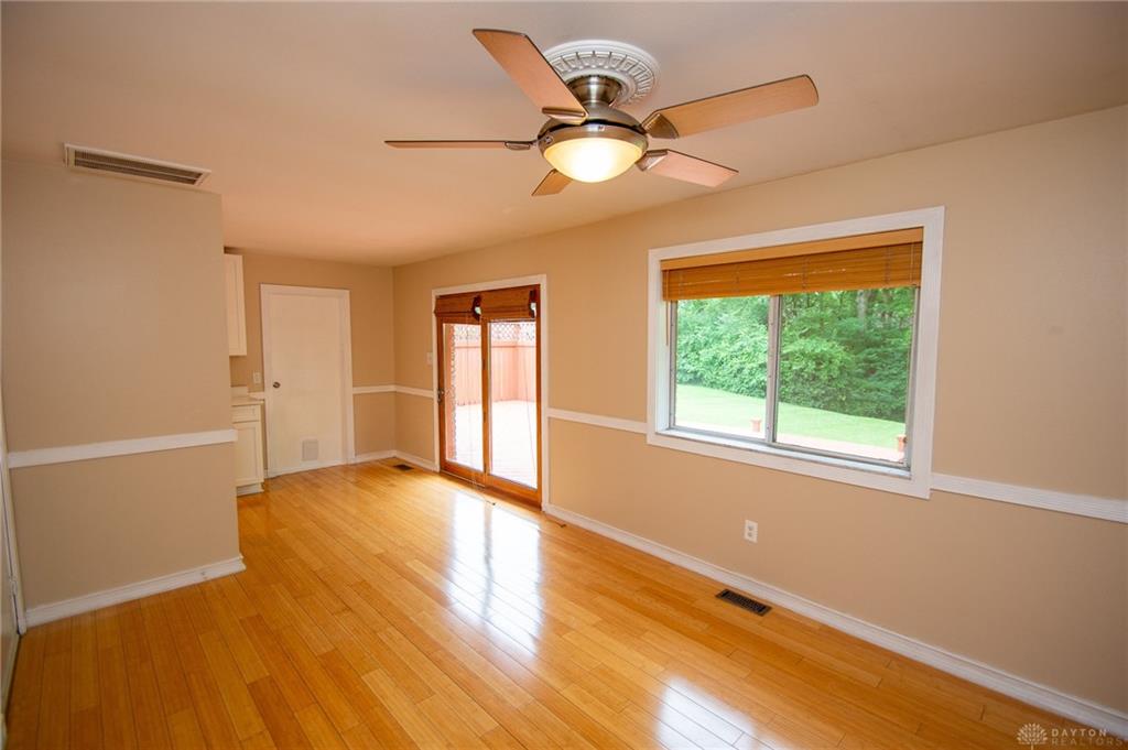 211 Lawndale Ave Property Photo 11