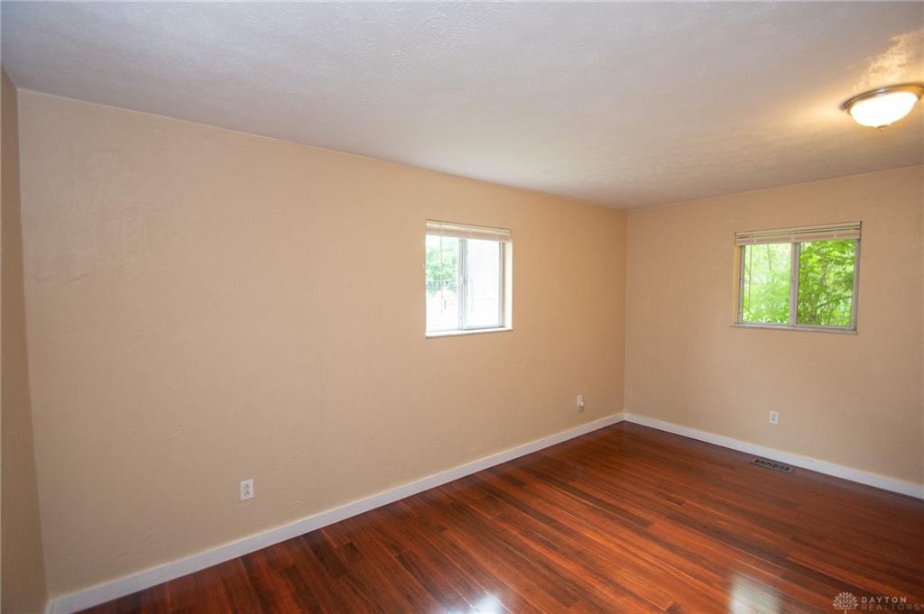 211 Lawndale Ave Property Photo 17