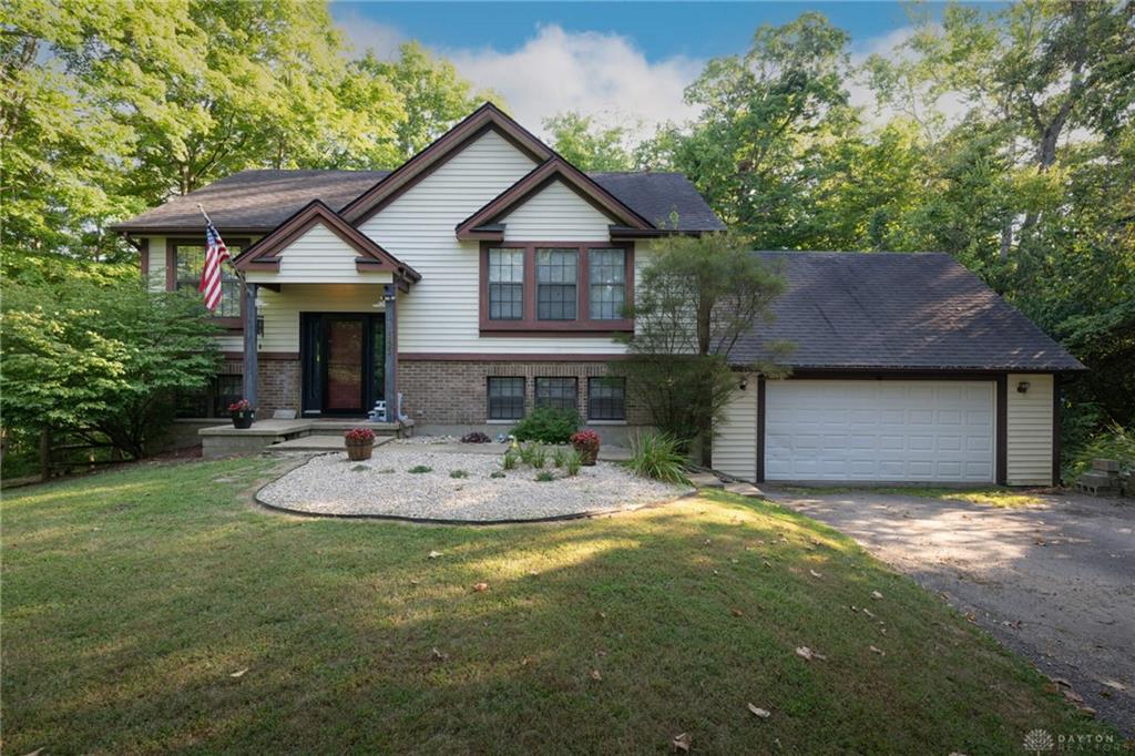 565 Williamsburg Court Property Photo 1