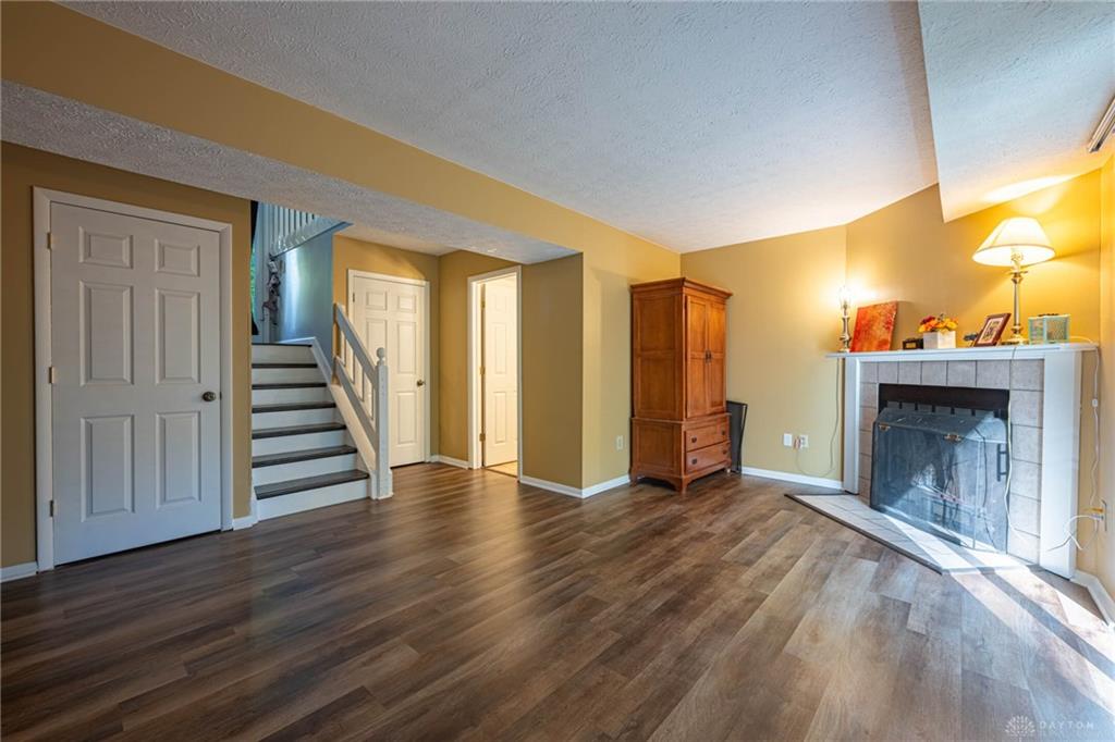 565 Williamsburg Court Property Photo 15