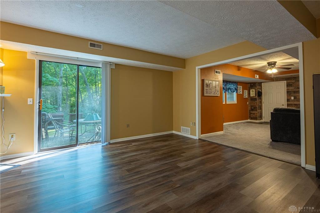 565 Williamsburg Court Property Photo 17