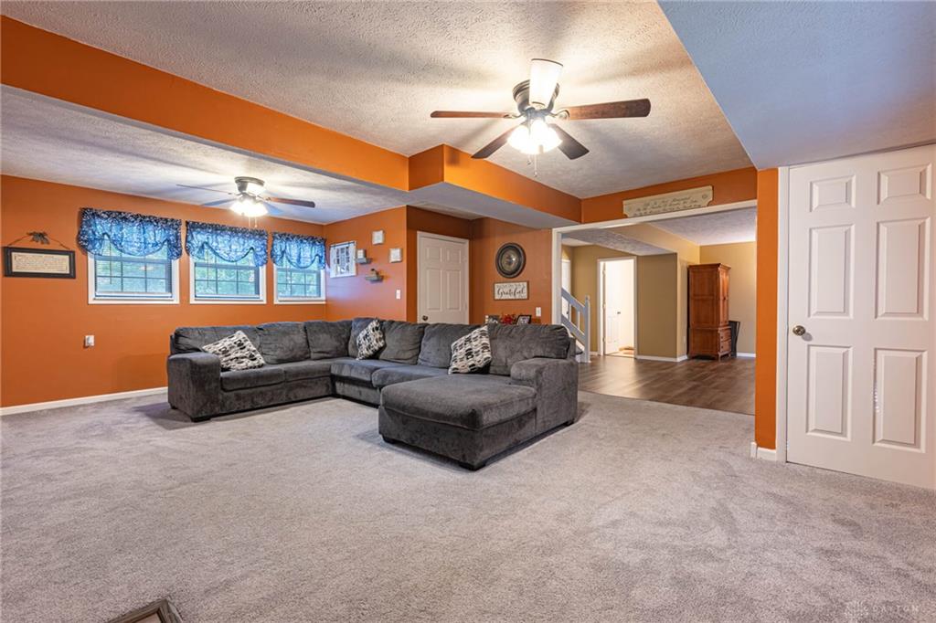 565 Williamsburg Court Property Photo 18