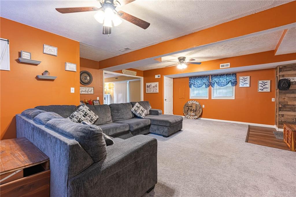 565 Williamsburg Court Property Photo 19