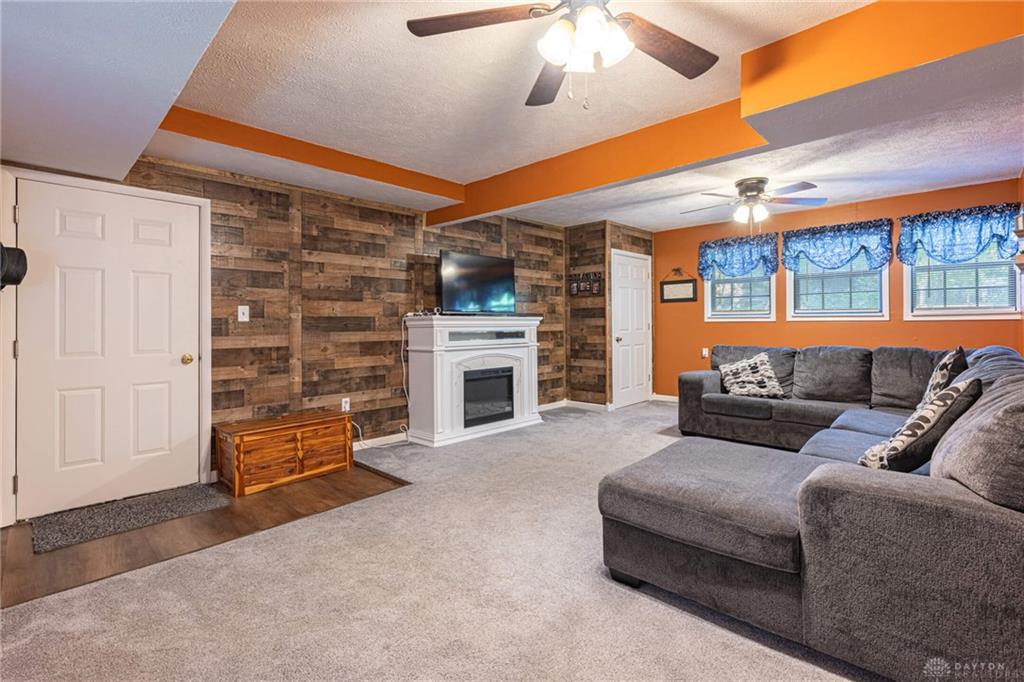 565 Williamsburg Court Property Photo 20