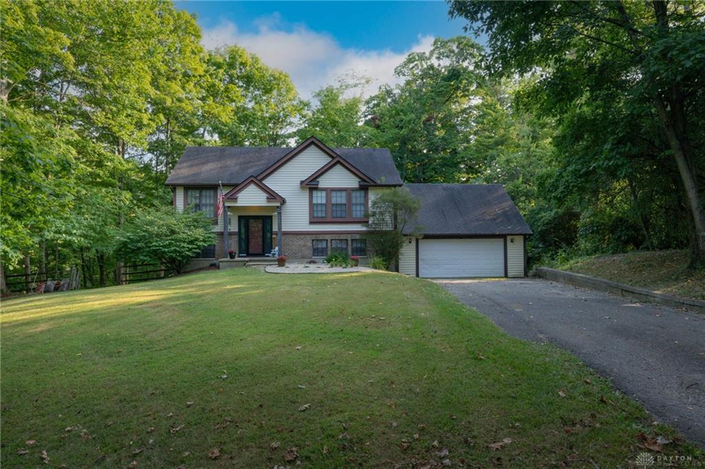 565 Williamsburg Court Property Photo 24