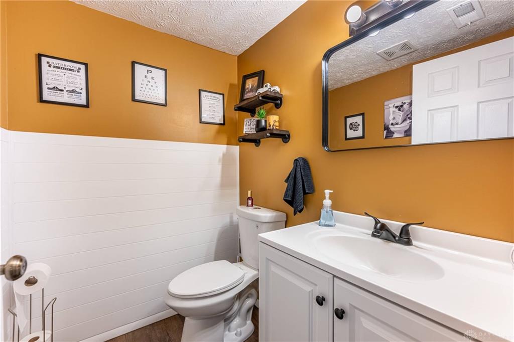565 Williamsburg Court Property Photo 46