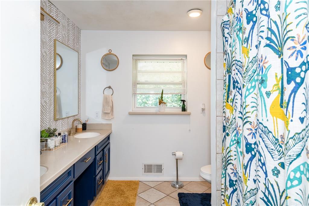 1216 S Alex Road Property Photo 20