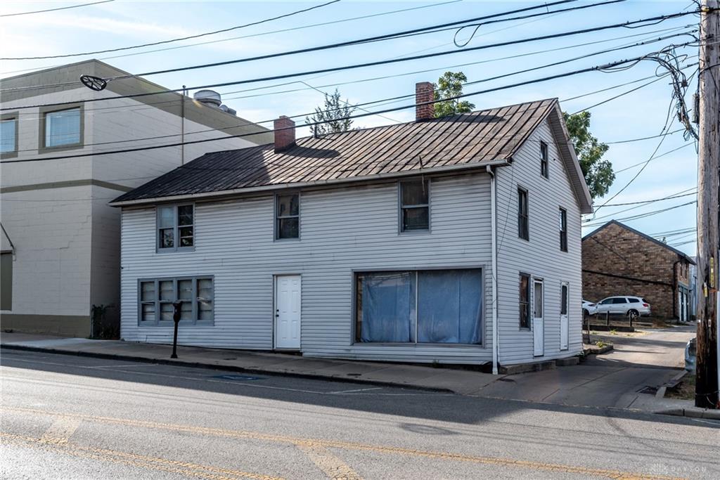 17 W Silver Street Property Photo 1