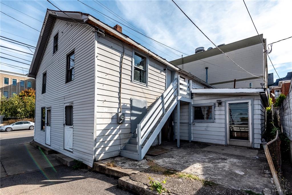 17 W Silver Street Property Photo 2