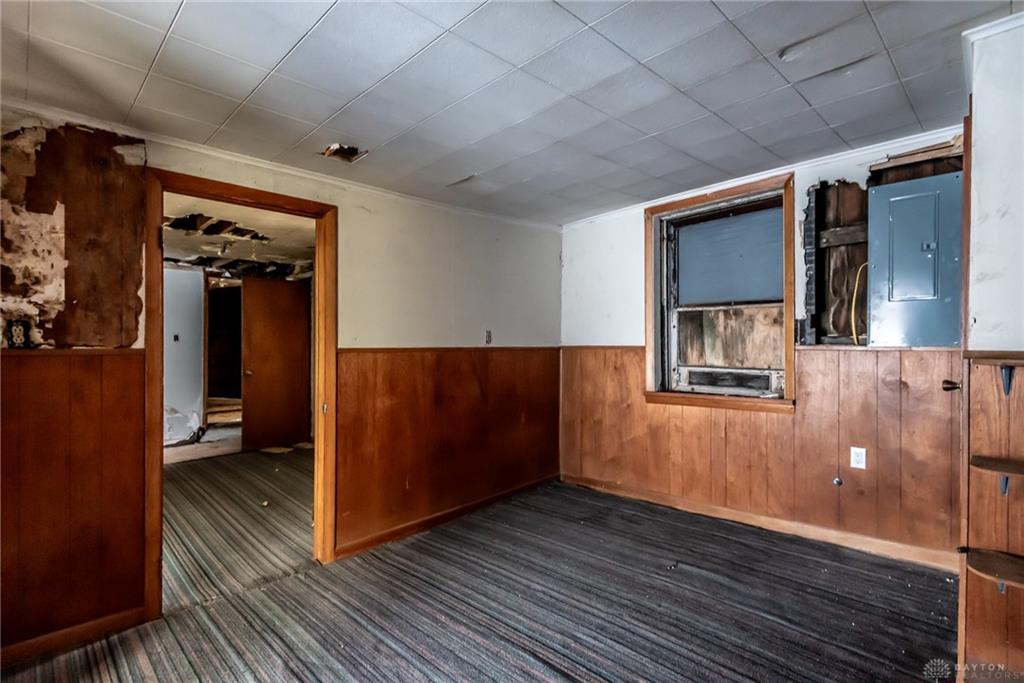 17 W Silver Street Property Photo 10