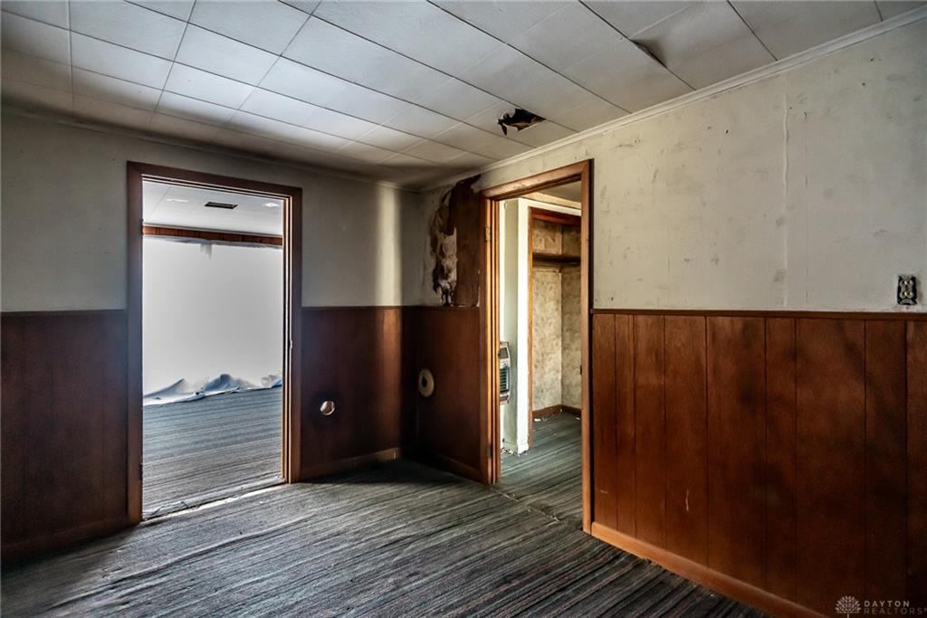 17 W Silver Street Property Photo 11
