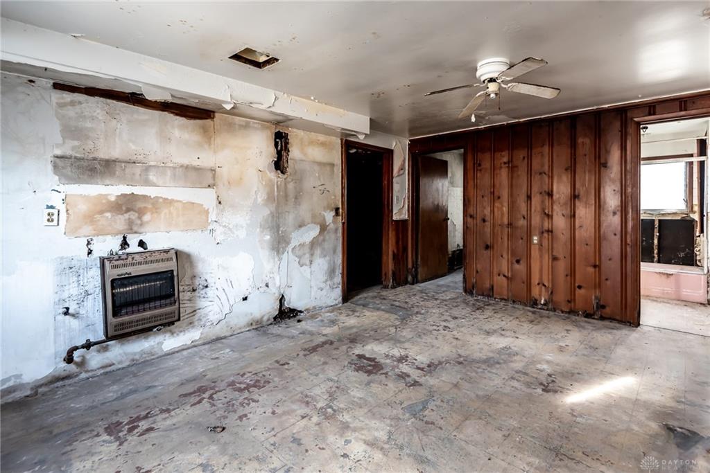 17 W Silver Street Property Photo 15