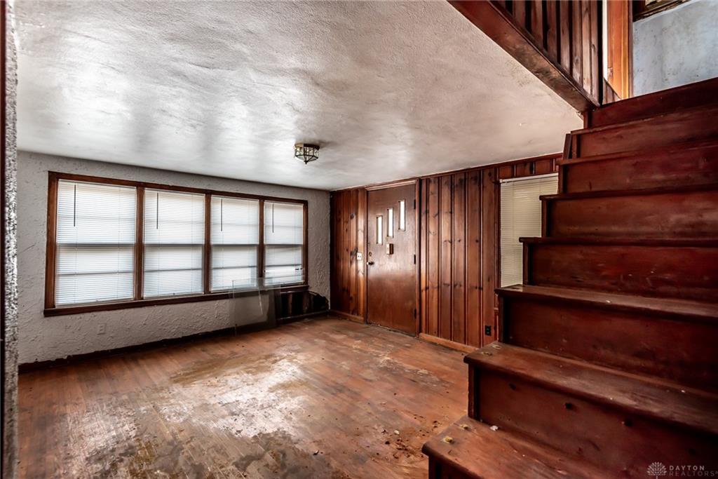 17 W Silver Street Property Photo 21