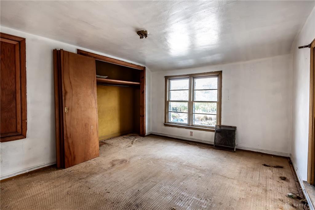 17 W Silver Street Property Photo 24