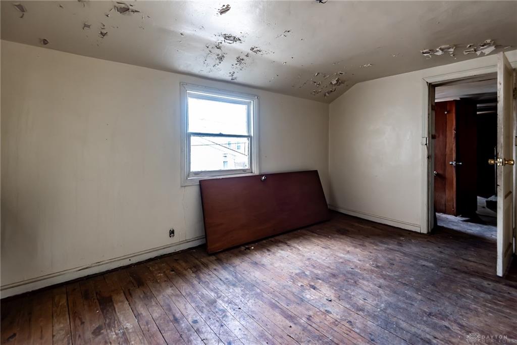 17 W Silver Street Property Photo 25