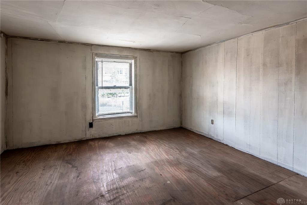 17 W Silver Street Property Photo 28