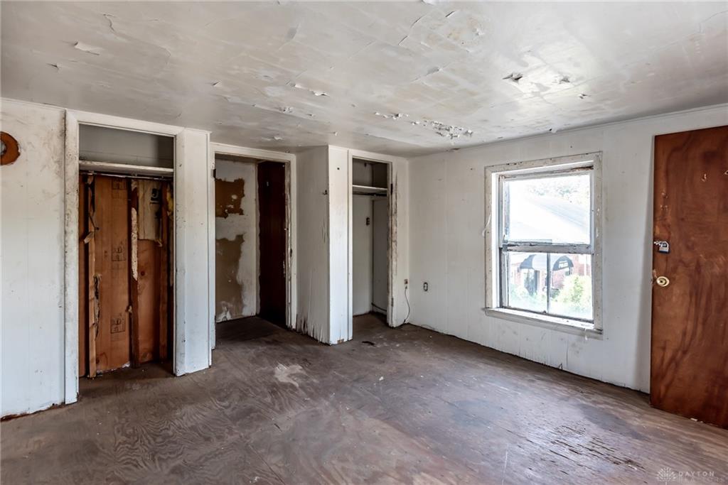 17 W Silver Street Property Photo 34