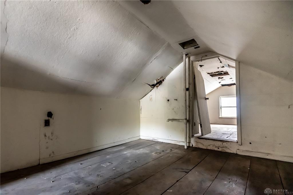 17 W Silver Street Property Photo 35