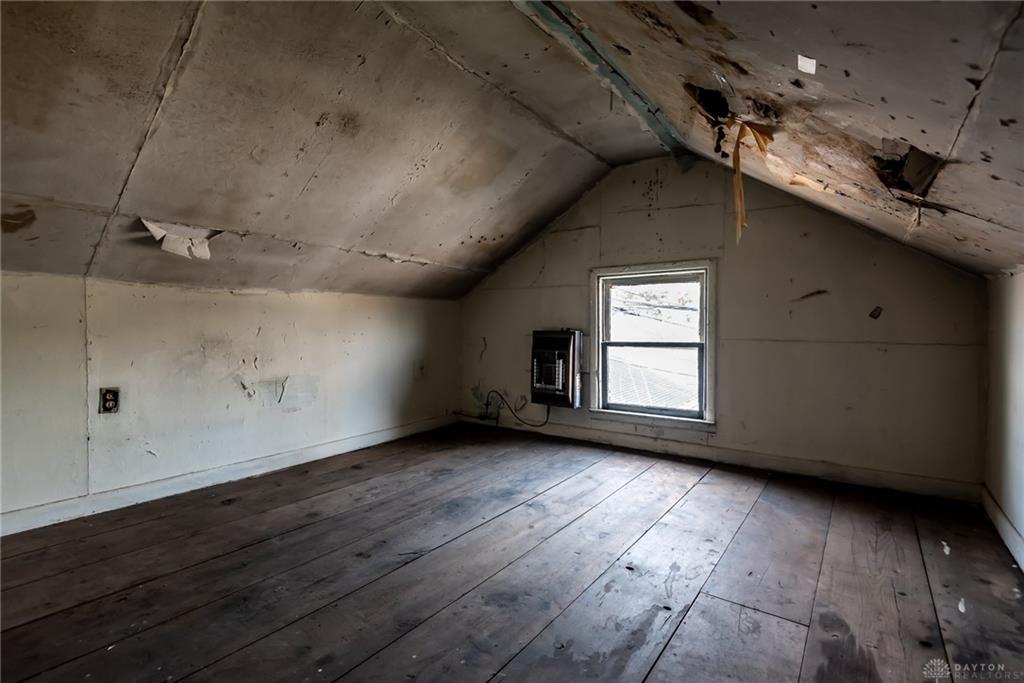 17 W Silver Street Property Photo 37
