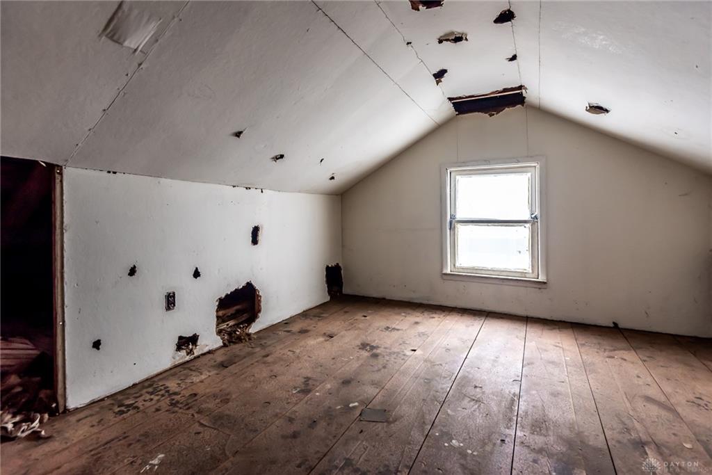 17 W Silver Street Property Photo 38