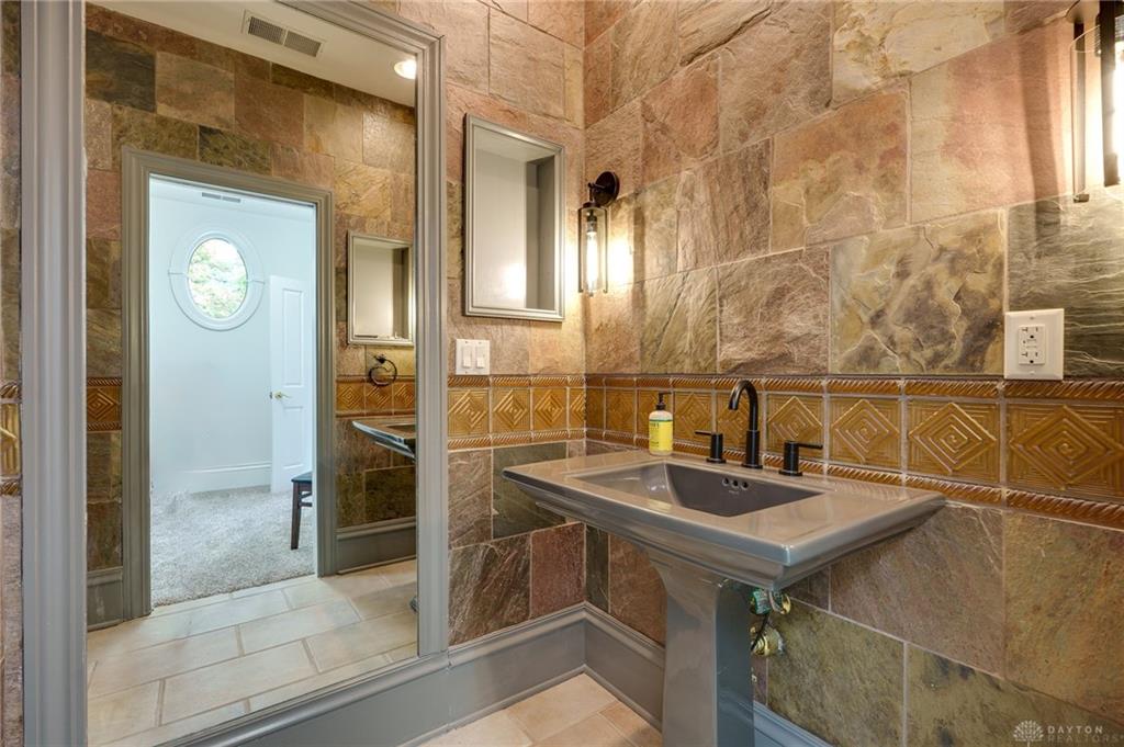1658 W Alex Bell Road Property Photo 43
