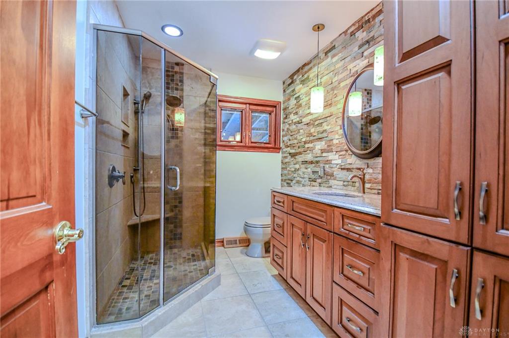 4527 Amesborough Road Property Photo 16