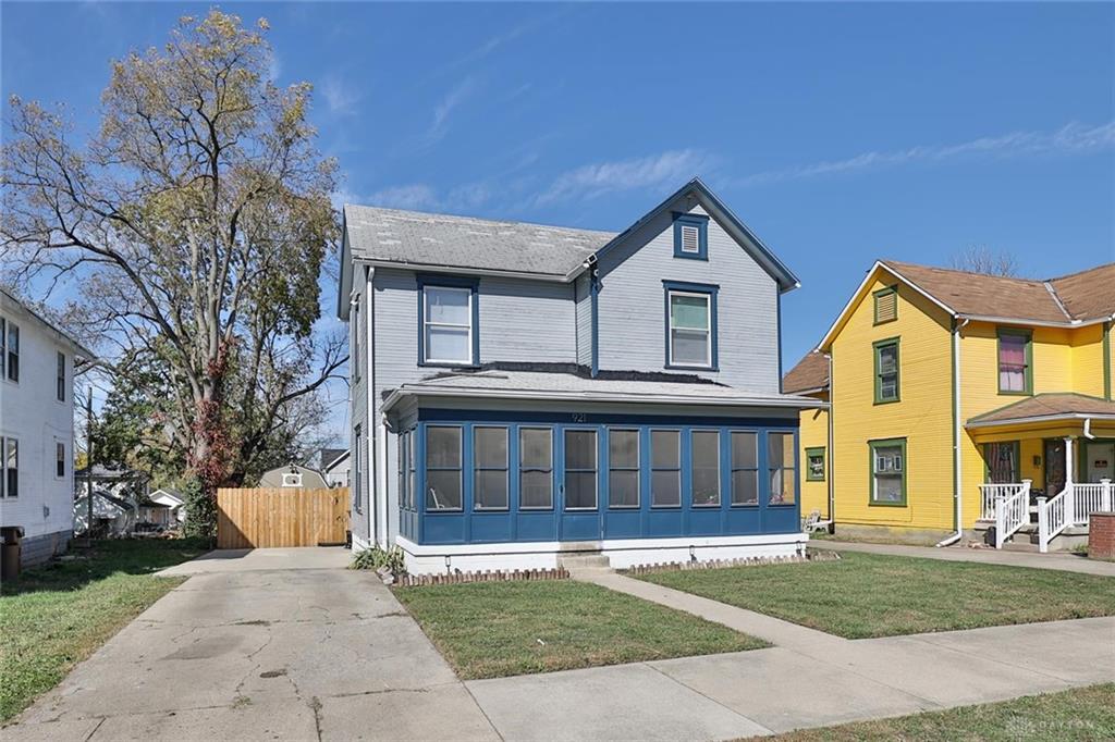 921 Oak Street Property Photo 2
