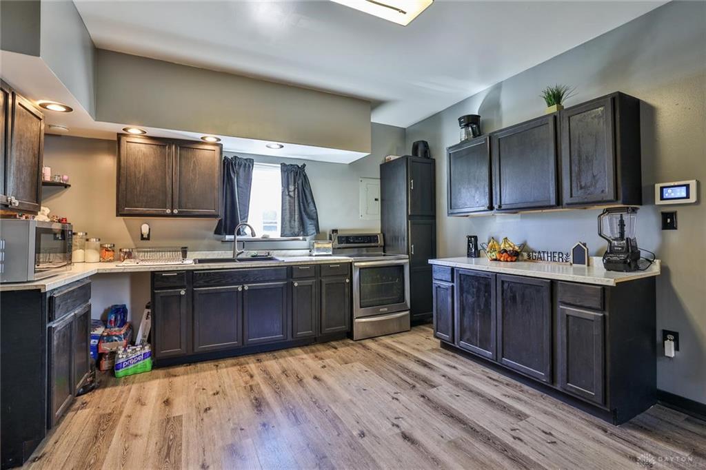 921 Oak Street Property Photo 5