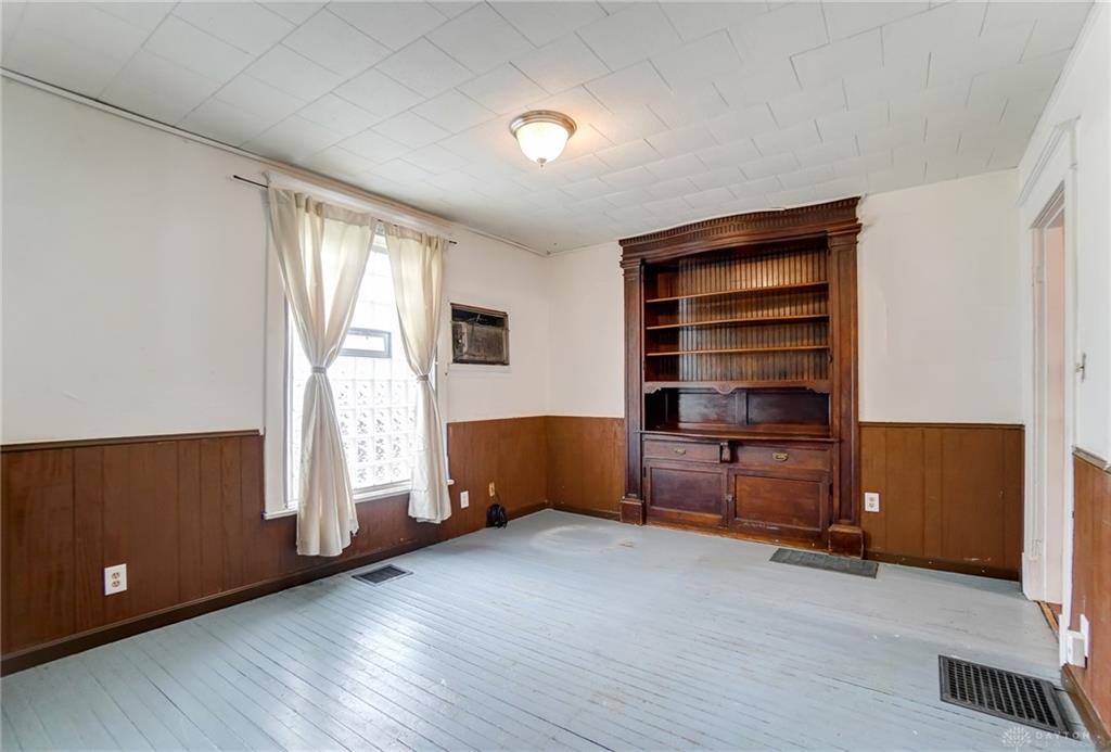108 E Dayton Property Photo 9