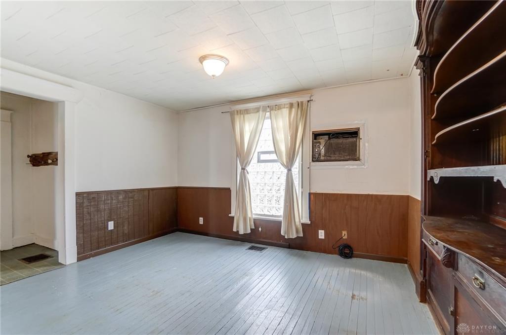 108 E Dayton Property Photo 10