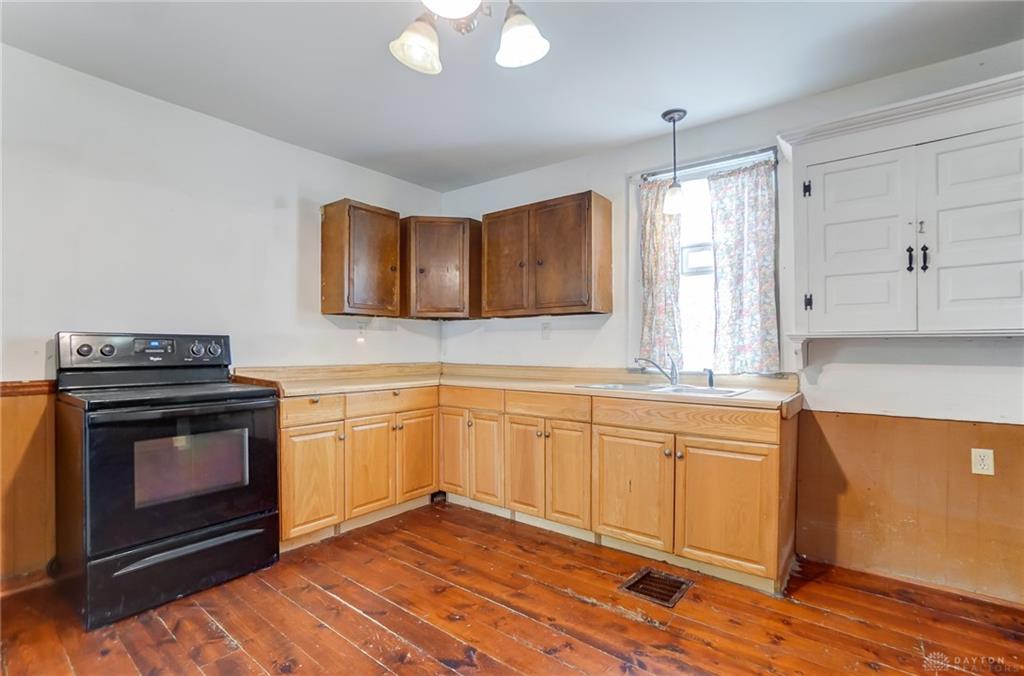 108 E Dayton Property Photo 14
