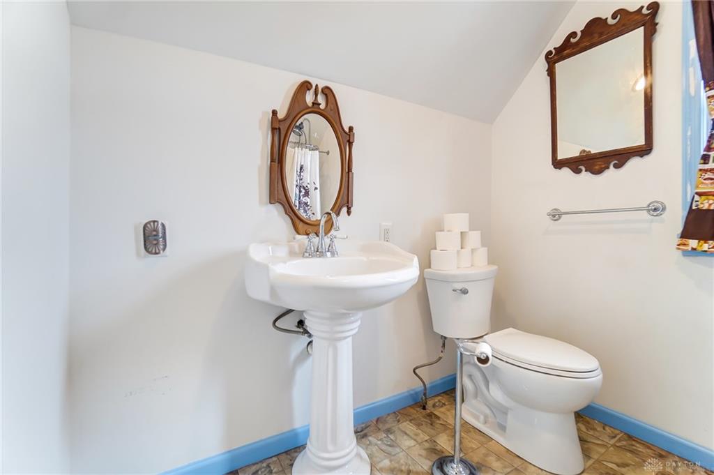 108 E Dayton Property Photo 23