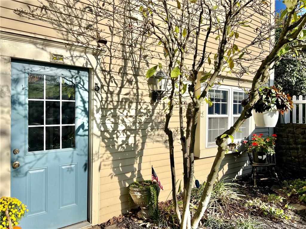 5 Devon Court Property Photo 4