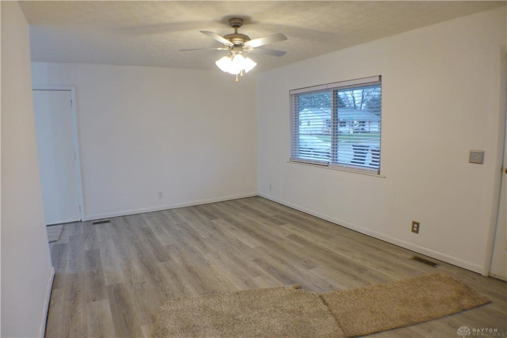 907 White Pine Property Photo 3
